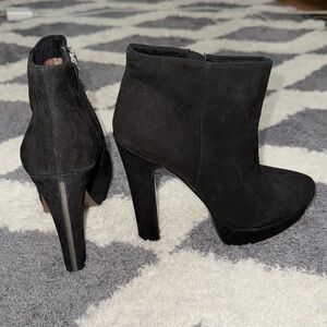 BCBGeneration Joesana platform heeled bootie size 8